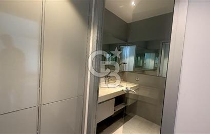 Süzer Plaza'da 3000m2 Geniş Ekipler İçin Dekorasyonlu Ofis