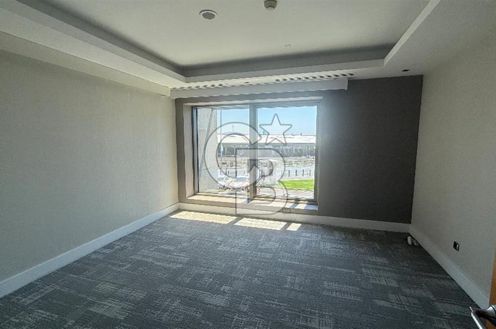 Süzer Plaza'da 3000m2 Geniş Ekipler İçin Dekorasyonlu Ofis