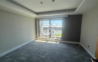 Süzer Plaza'da 3000m2 Geniş Ekipler İçin Dekorasyonlu Ofis