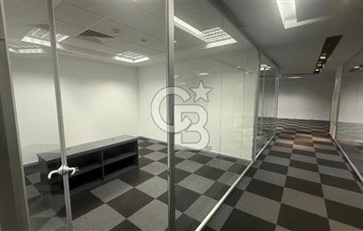 Süzer Plaza'da 3000m2 Geniş Ekipler İçin Dekorasyonlu Ofis