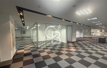 Süzer Plaza'da 3000m2 Geniş Ekipler İçin Dekorasyonlu Ofis
