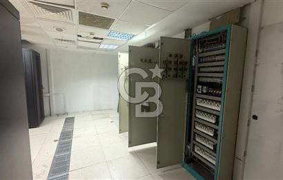 Süzer Plaza'da 3000m2 Geniş Ekipler İçin Dekorasyonlu Ofis