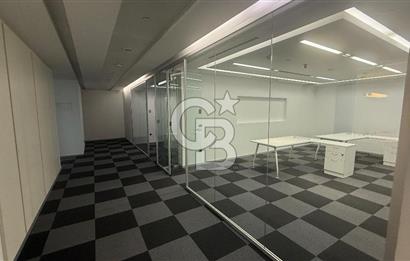 Süzer Plaza'da 3000m2 Geniş Ekipler İçin Dekorasyonlu Ofis