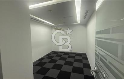 Süzer Plaza'da 3000m2 Geniş Ekipler İçin Dekorasyonlu Ofis