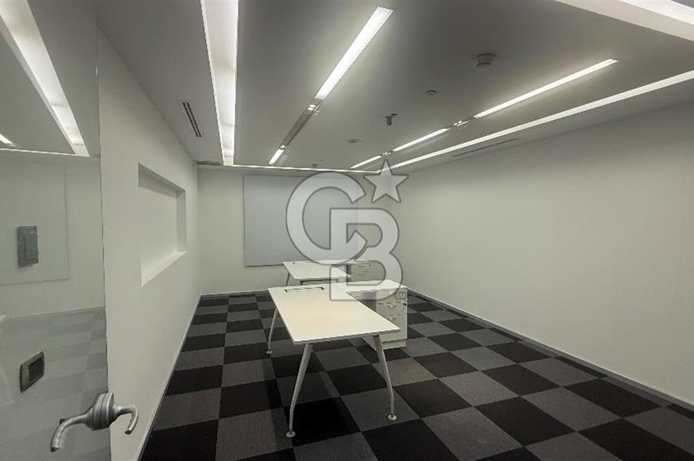 Süzer Plaza'da 3000m2 Geniş Ekipler İçin Dekorasyonlu Ofis