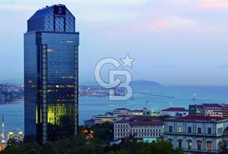 Süzer Plaza'da 3000m2 Geniş Ekipler İçin Dekorasyonlu Ofis