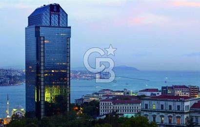 Süzer Plaza'da 3000m2 Geniş Ekipler İçin Dekorasyonlu Ofis