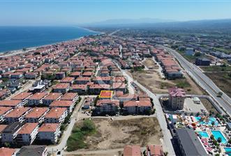 MUTFAK AYRI GENİŞ KULLANIMLI 2+1 HAVUZLU SİTEDE