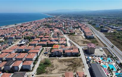 MUTFAK AYRI GENİŞ KULLANIMLI 2+1 HAVUZLU SİTEDE