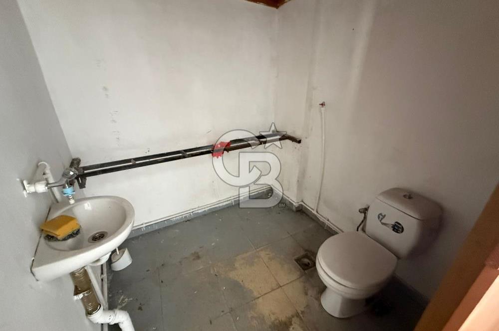 Üsküdar Meydana 7 Dakika Mesafede Kiralık Dükkan...