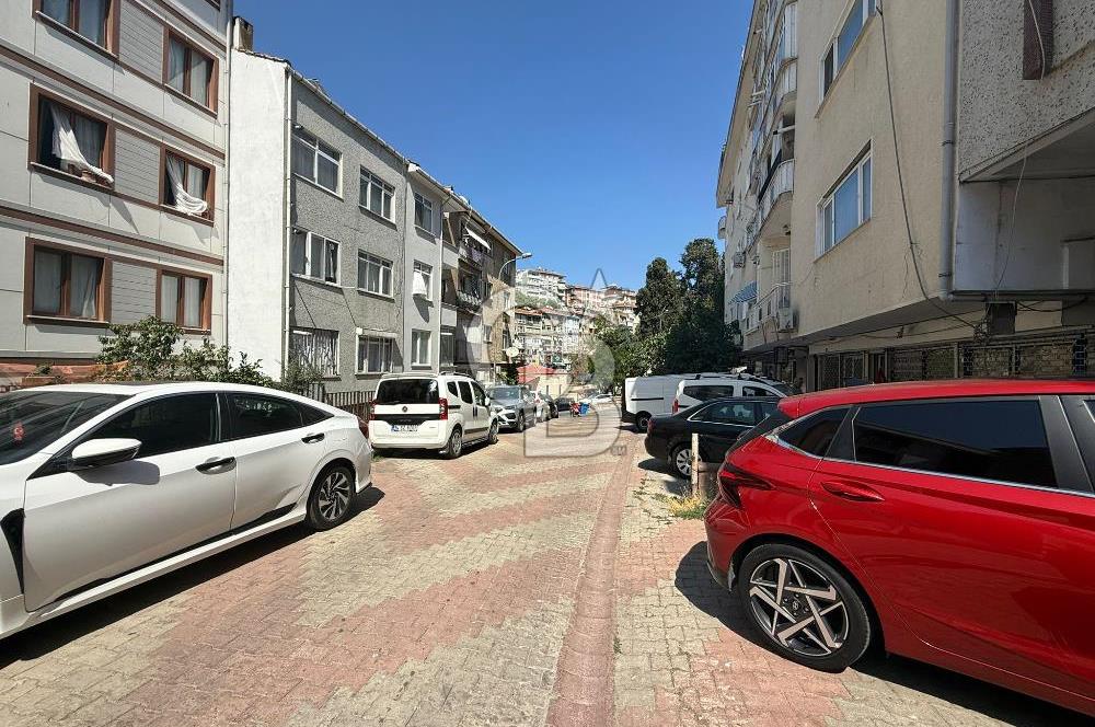 Üsküdar Meydana 7 Dakika Mesafede Kiralık Dükkan...