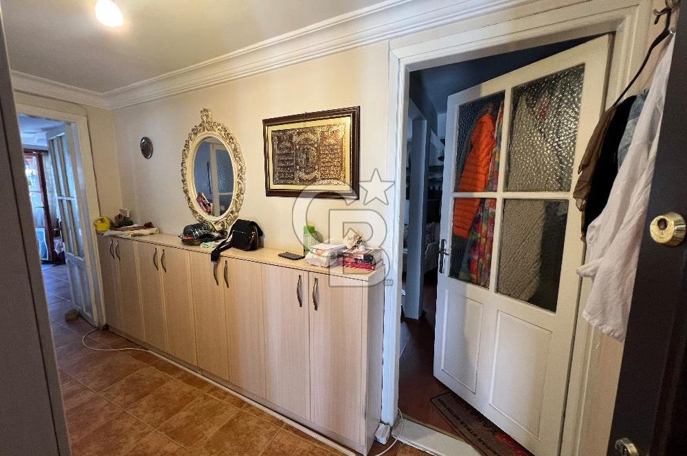 Karşıyak Çarşı İçerisinde Geniş Teraslı Satılık 2+1 Daire