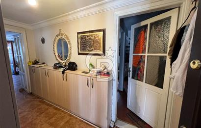 Karşıyak Çarşı İçerisinde Geniş Teraslı Satılık 2+1 Daire
