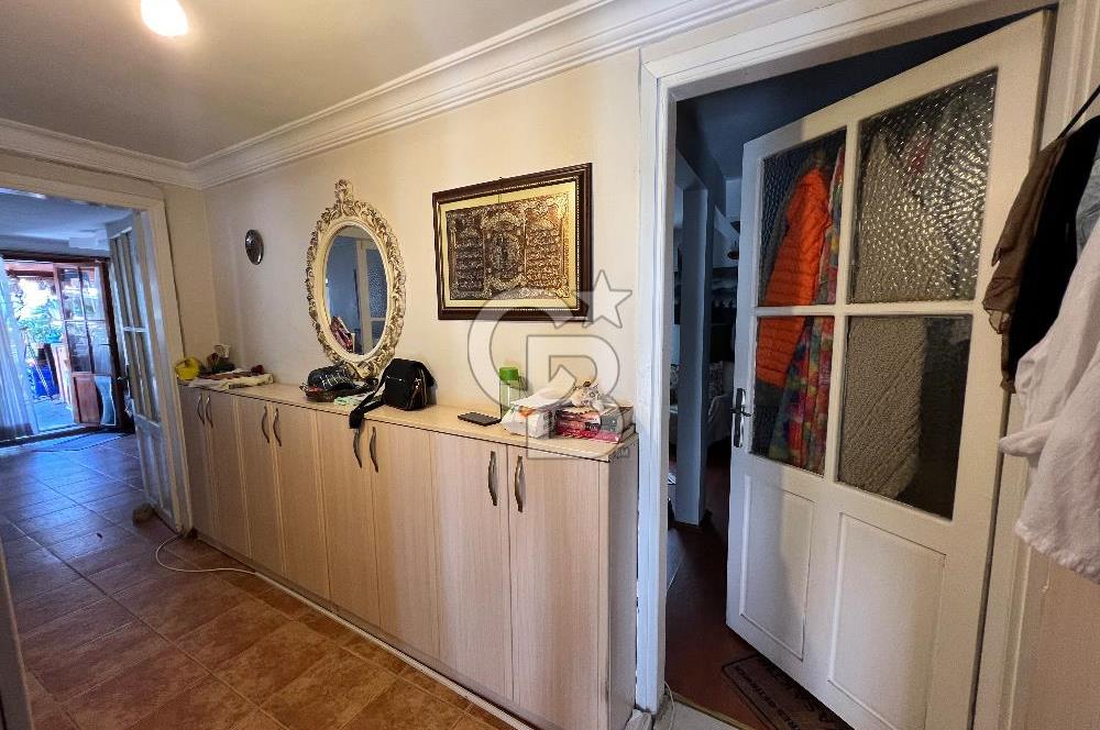 Karşıyak Çarşı İçerisinde Geniş Teraslı Satılık 2+1 Daire