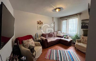 Karşıyak Çarşı İçerisinde Geniş Teraslı Satılık 2+1 Daire