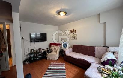 Karşıyak Çarşı İçerisinde Geniş Teraslı Satılık 2+1 Daire