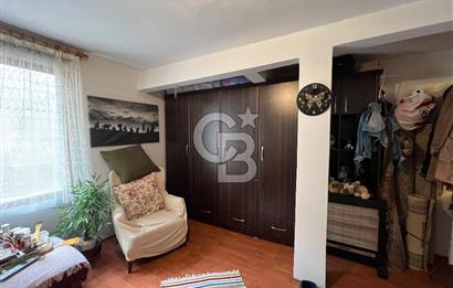 Karşıyak Çarşı İçerisinde Geniş Teraslı Satılık 2+1 Daire