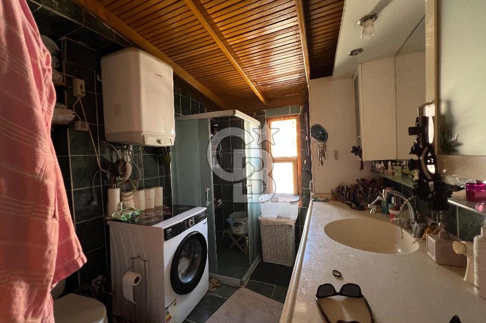 Karşıyak Çarşı İçerisinde Geniş Teraslı Satılık 2+1 Daire