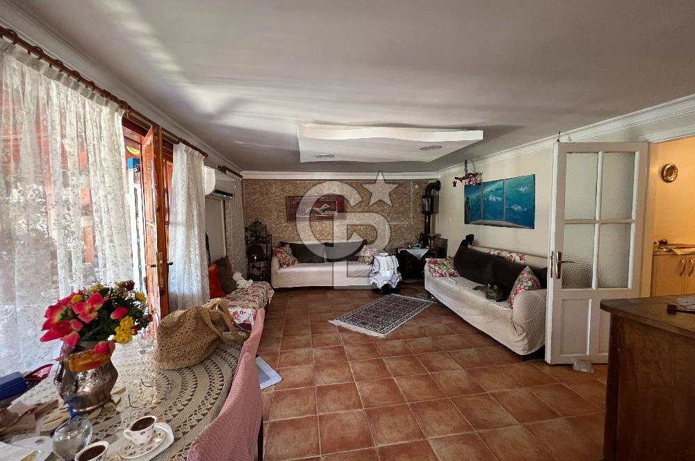 Karşıyak Çarşı İçerisinde Geniş Teraslı Satılık 2+1 Daire