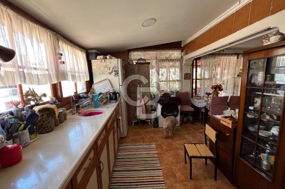 Karşıyak Çarşı İçerisinde Geniş Teraslı Satılık 2+1 Daire