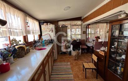 Karşıyak Çarşı İçerisinde Geniş Teraslı Satılık 2+1 Daire