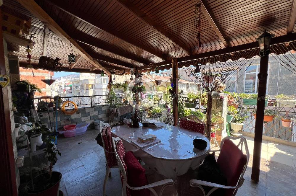 Karşıyak Çarşı İçerisinde Geniş Teraslı Satılık 2+1 Daire