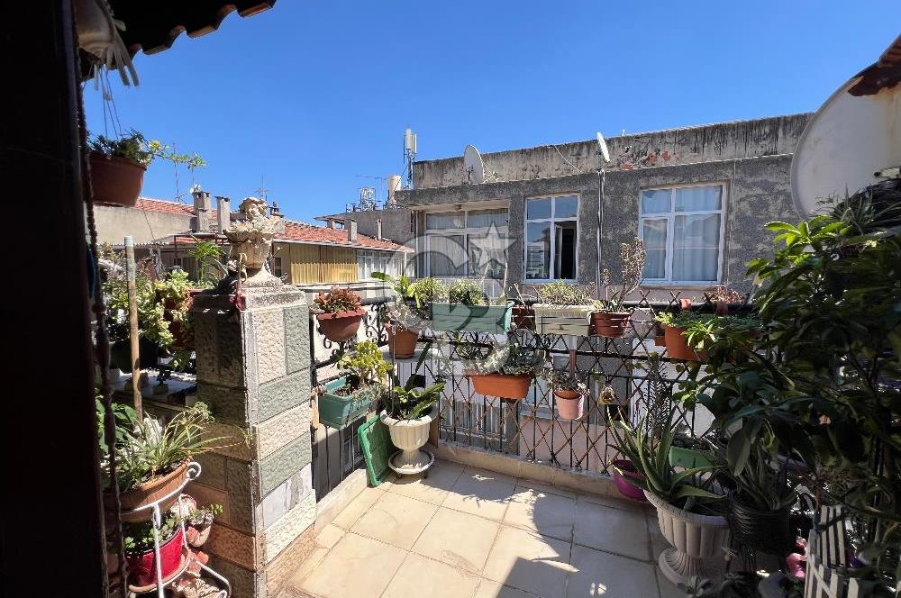 Karşıyak Çarşı İçerisinde Geniş Teraslı Satılık 2+1 Daire