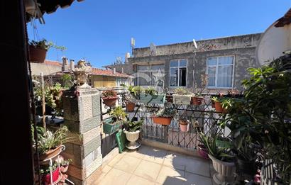 Karşıyak Çarşı İçerisinde Geniş Teraslı Satılık 2+1 Daire