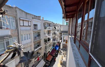 Karşıyak Çarşı İçerisinde Geniş Teraslı Satılık 2+1 Daire