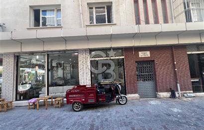 Karşıyak Çarşı İçerisinde Geniş Teraslı Satılık 2+1 Daire