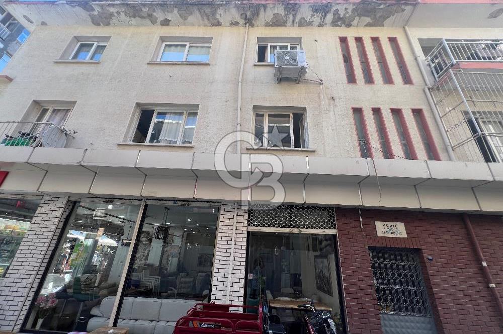 Karşıyak Çarşı İçerisinde Geniş Teraslı Satılık 2+1 Daire