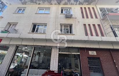 Karşıyak Çarşı İçerisinde Geniş Teraslı Satılık 2+1 Daire
