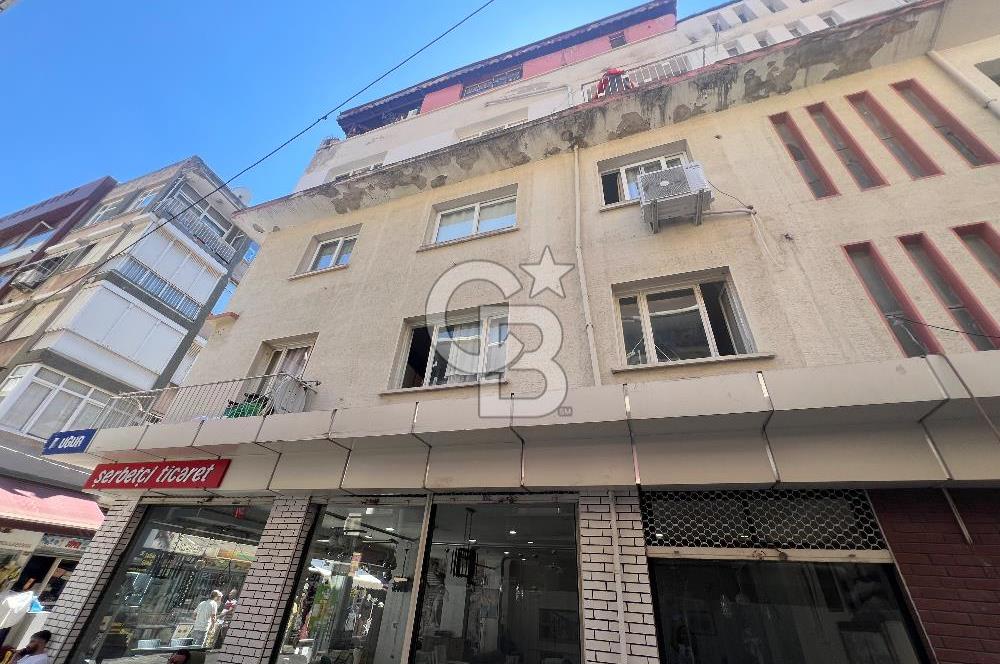 Karşıyak Çarşı İçerisinde Geniş Teraslı Satılık 2+1 Daire