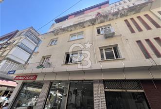 Karşıyak Çarşı İçerisinde Geniş Teraslı Satılık 2+1 Daire