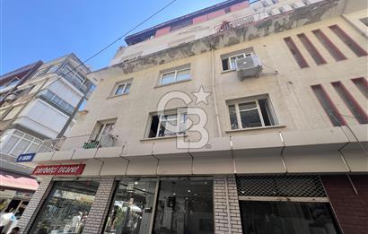 Karşıyak Çarşı İçerisinde Geniş Teraslı Satılık 2+1 Daire