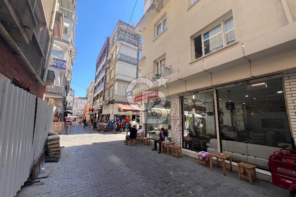 Karşıyak Çarşı İçerisinde Geniş Teraslı Satılık 2+1 Daire