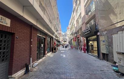Karşıyak Çarşı İçerisinde Geniş Teraslı Satılık 2+1 Daire