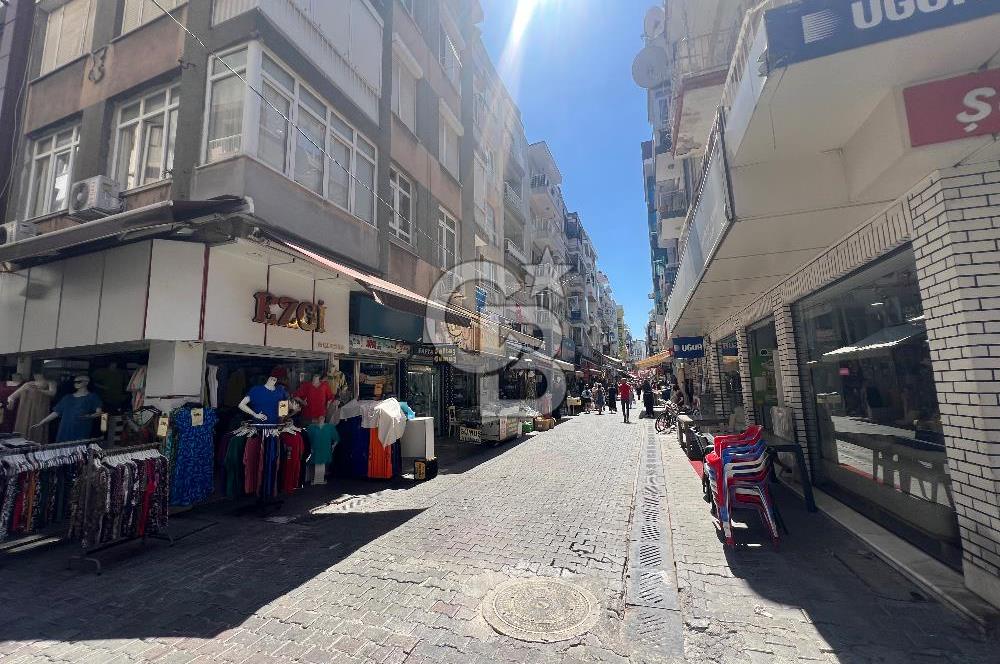 Karşıyak Çarşı İçerisinde Geniş Teraslı Satılık 2+1 Daire