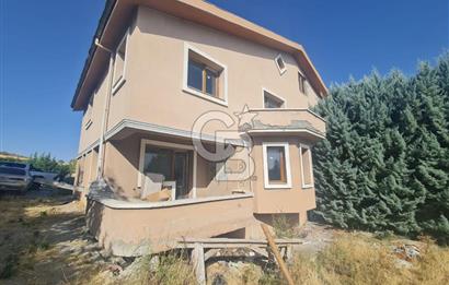 ALACAATLI BAŞKENT PARK EVLERİNDE NATAMAM SATILIK VİLLA