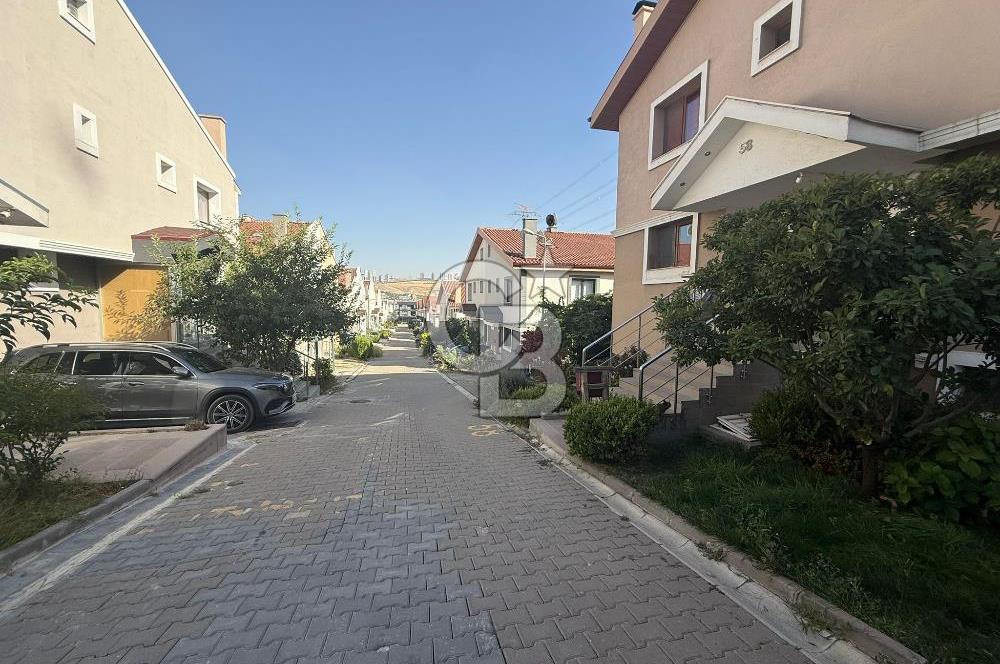 ALACAATLI BAŞKENT PARK EVLERİNDE NATAMAM SATILIK VİLLA
