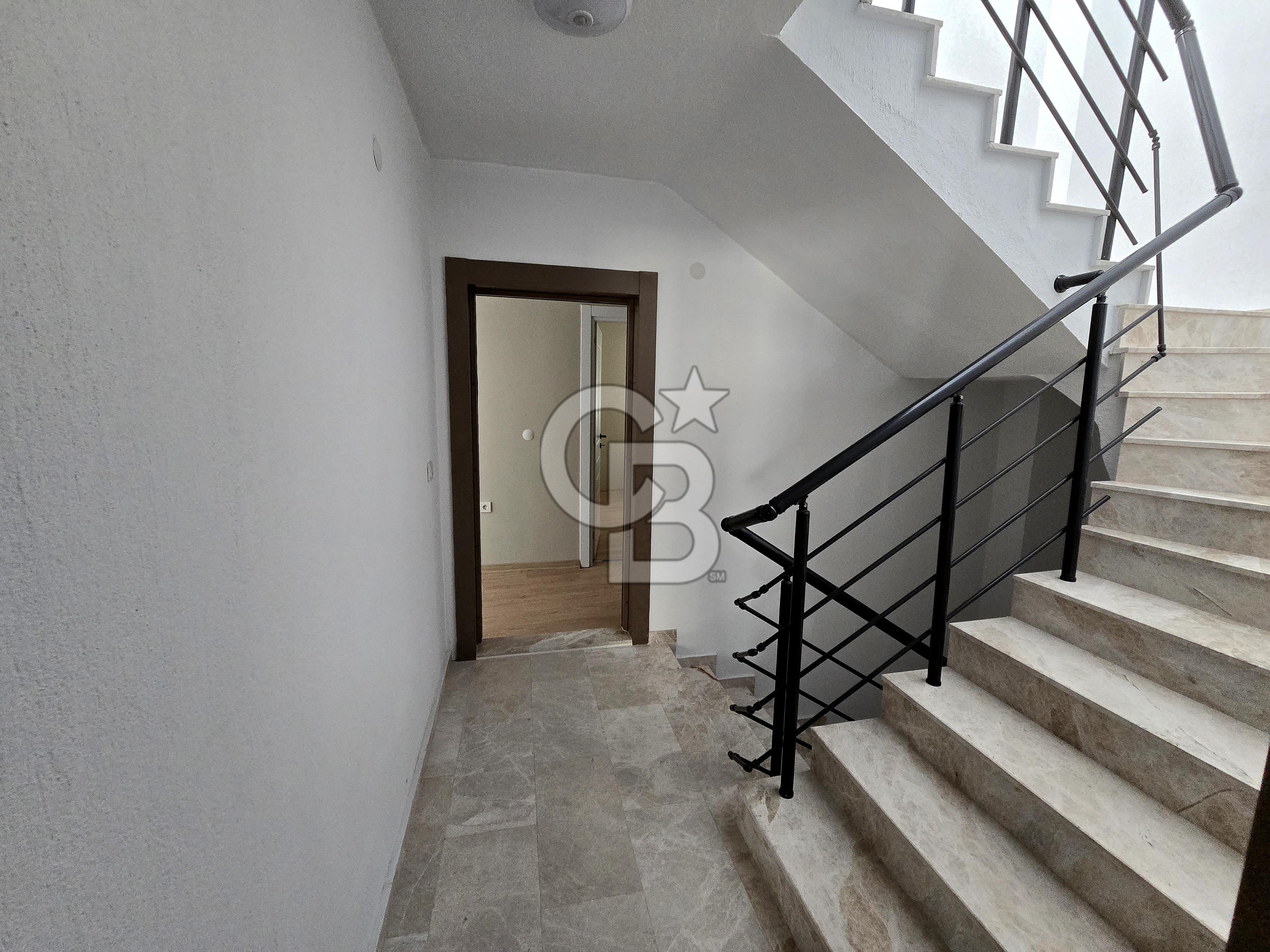 ÇEŞME BOYALIK HAVUZLU SİTE DE KİRALIK 2+1 ÇATI DUBLEKSİ