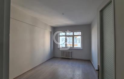 DEMETEVLERİN GİRİŞİNDE ASANSÖRLÜ YAPILI KİRALIK DAİRE