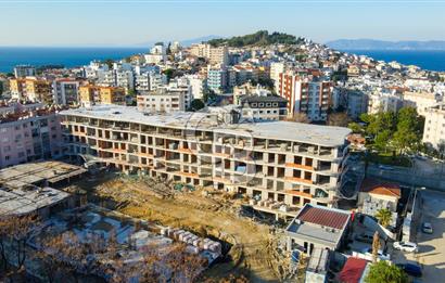Kuşadası My Suits'te Bahçeli Havuz Manzaralı Suit