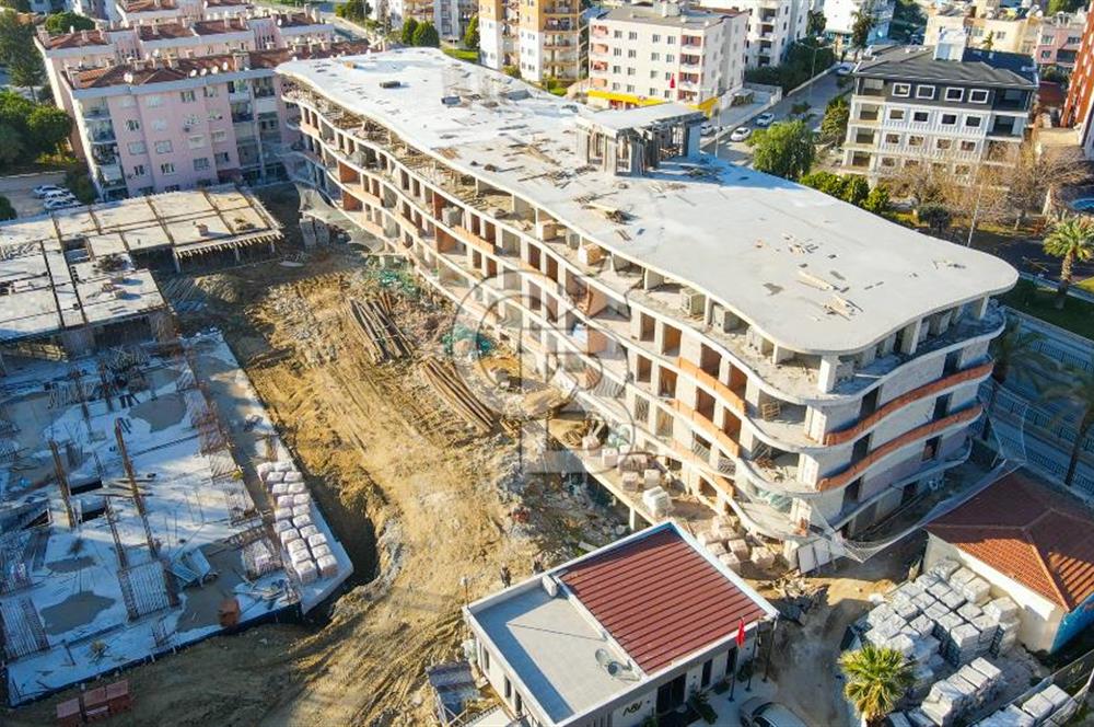 Kuşadası My Suits'te Bahçeli Havuz Manzaralı Suit