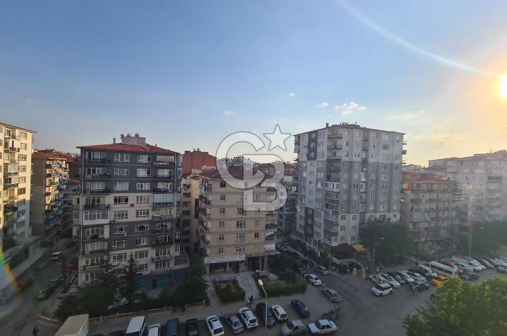 DEMETEVLERİN GİRİŞİNDE ASANSÖRLÜ YAPILI KİRALIK DAİRE