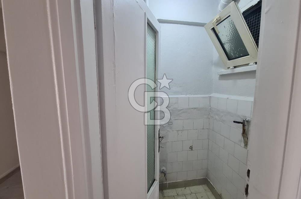 DEMETEVLERİN GİRİŞİNDE ASANSÖRLÜ YAPILI KİRALIK DAİRE