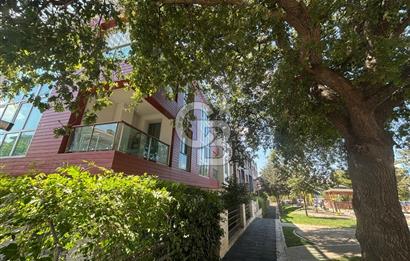 Merkezi Lokasyonda 4,5+1 Sitede Satılık Çatı