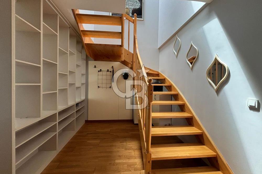 Merkezi Lokasyonda 4,5+1 Sitede Satılık Çatı