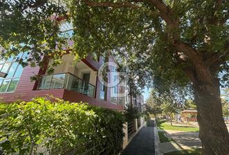 Merkezi Lokasyonda 4,5+1 Sitede Satılık Çatı