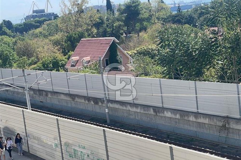 Kaynarca Sahilde Site İçinde Eşyalı Kiralık 3+1 Daire